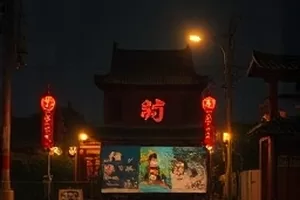 《气球修补匠》封面，工作台上摆放的气球与胶水罐